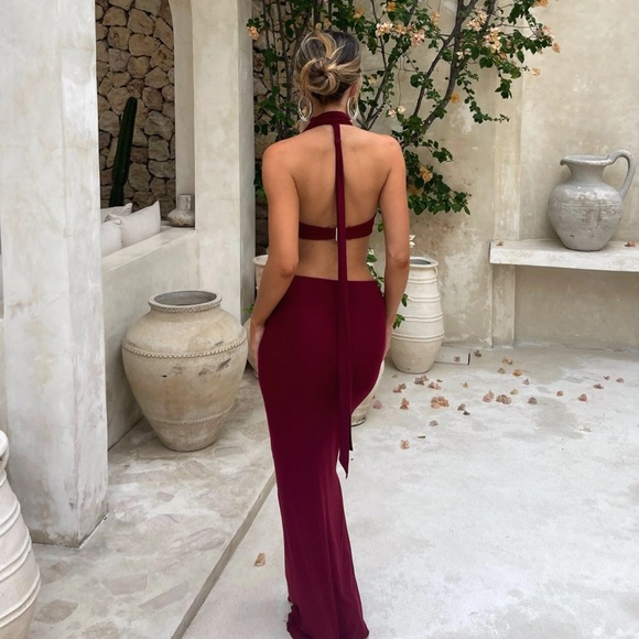 Elegant Burgundy Halter Neck Backless Maxi Dress - Picture 1 of 2